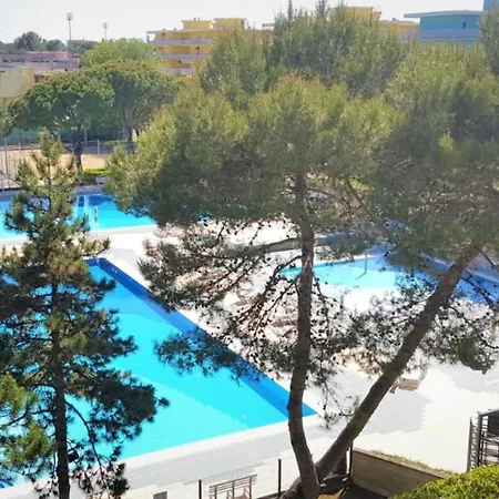 Vacation By The Pool-Beahost