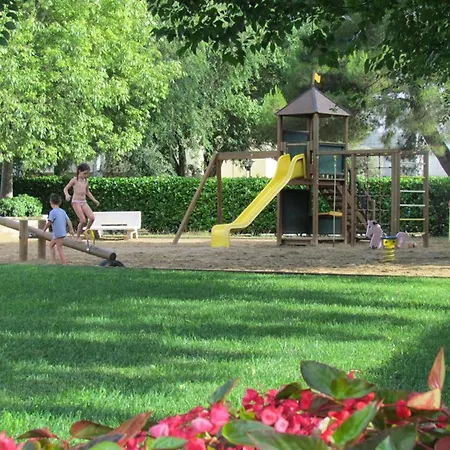 Apartman Vacation By The Pool-beahost